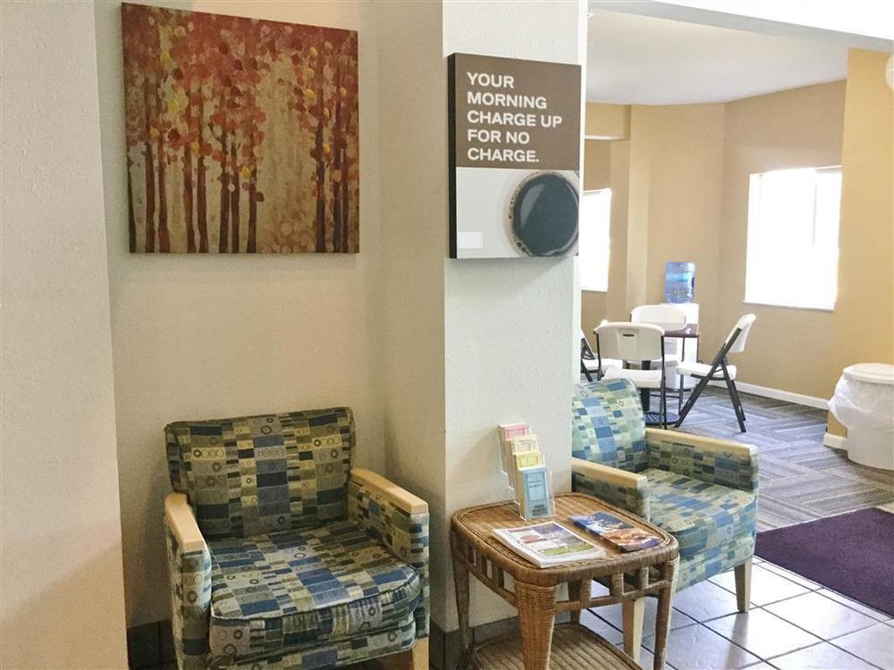 Baymont By Wyndham Kingdom City Interior foto