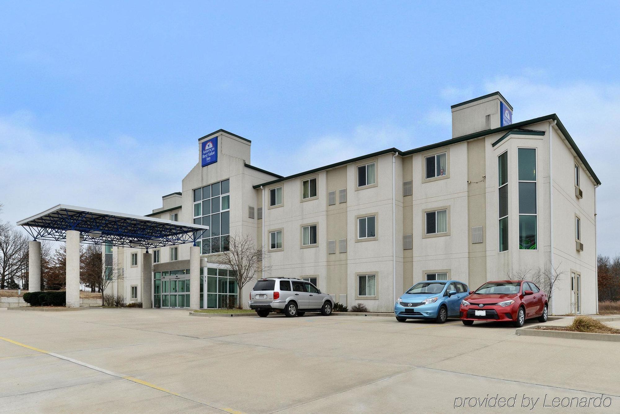 Baymont By Wyndham Kingdom City Exterior foto